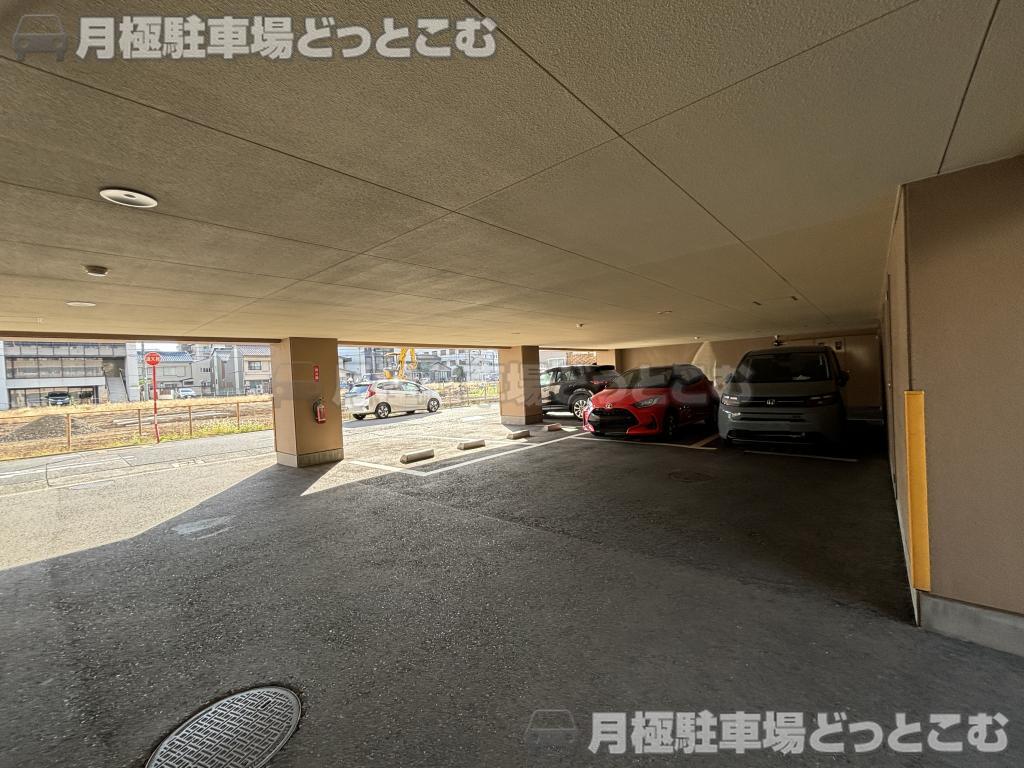 名古屋市熱田区新尾頭1丁目4-11の月極駐車場8