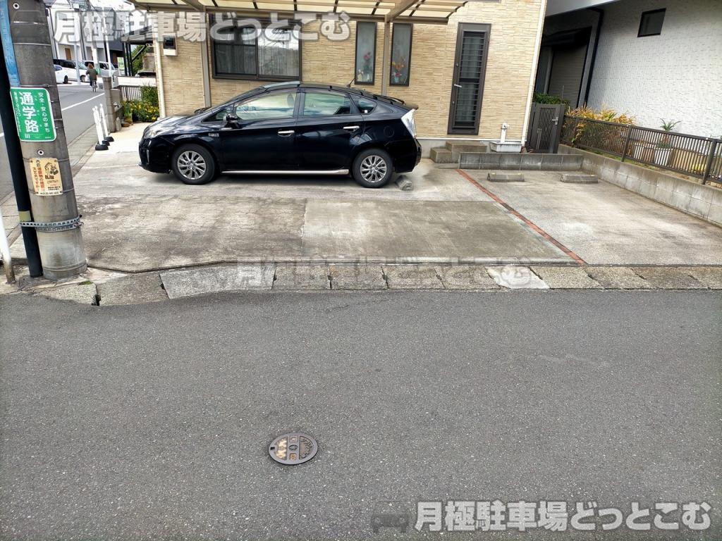川崎市中原区宮内1丁目13－1の月極駐車場1