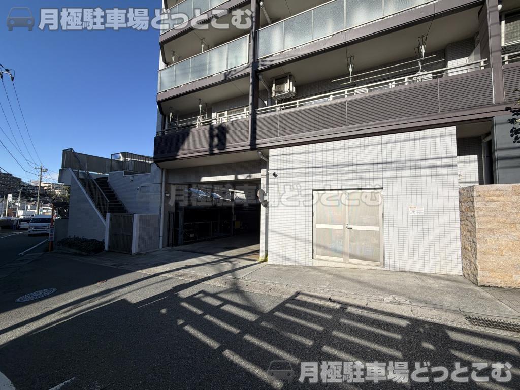 川崎市宮前区犬蔵2丁目4-8の月極駐車場3