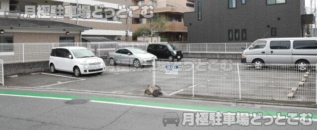 西宮市一ケ谷町1の月極駐車場2