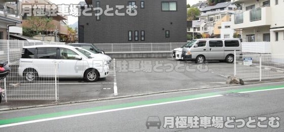 西宮市一ケ谷町1の月極駐車場3