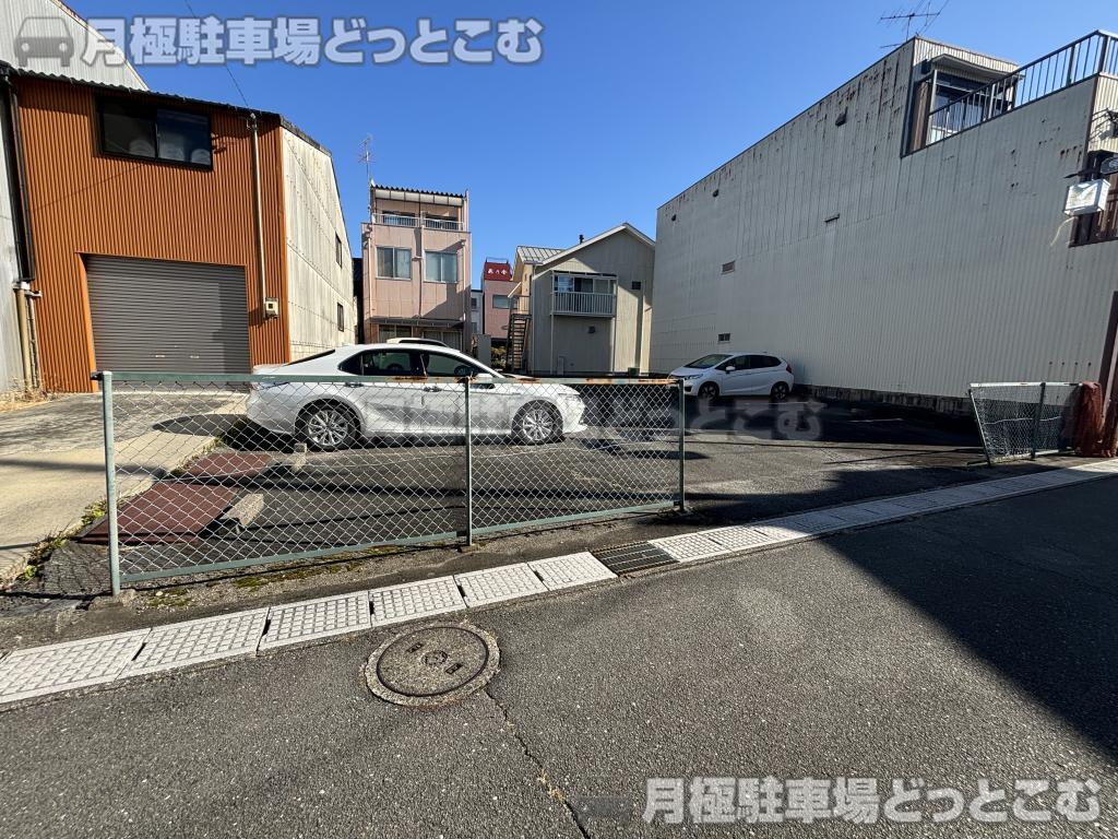 桑名市南魚町44番、45番の月極駐車場2