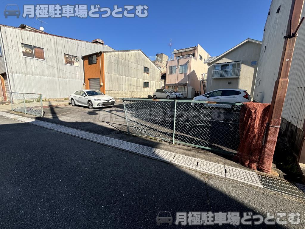 桑名市南魚町44番、45番の月極駐車場3
