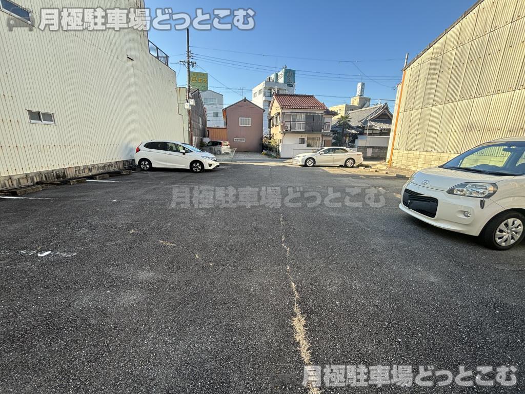 桑名市南魚町44番、45番の月極駐車場6