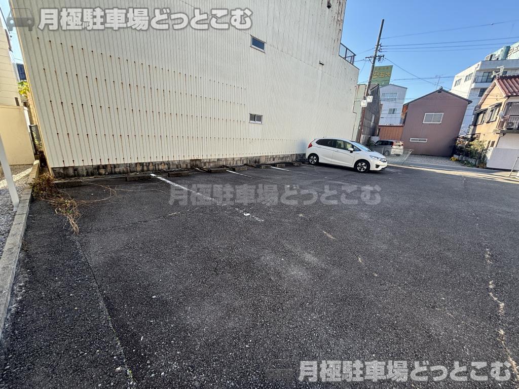 桑名市南魚町44番、45番の月極駐車場7