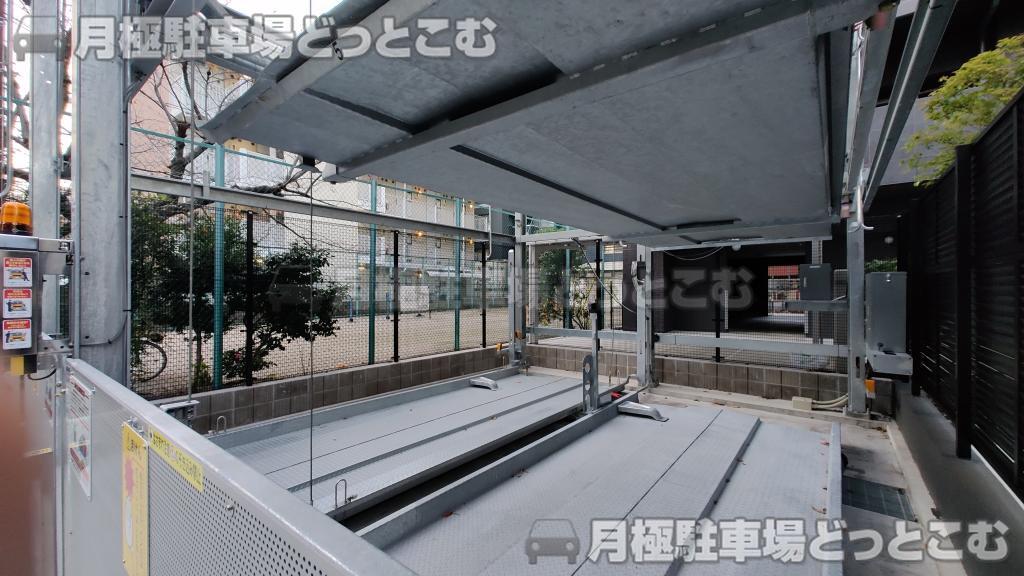 名古屋市東区泉2丁目24番21号の月極駐車場4