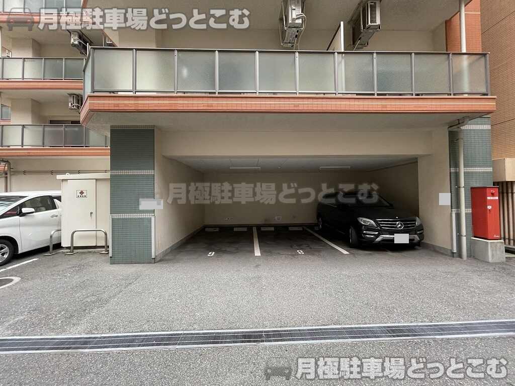 福岡市中央区舞鶴1-8-26の月極駐車場3