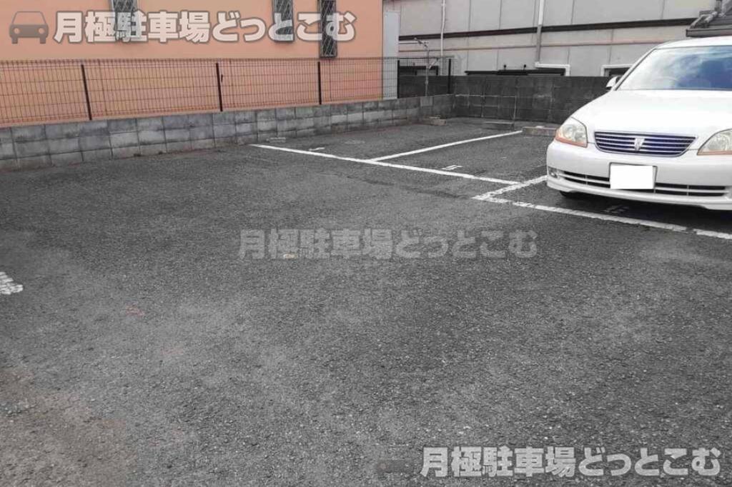 神戸市垂水区山手7丁目552-4の月極駐車場3