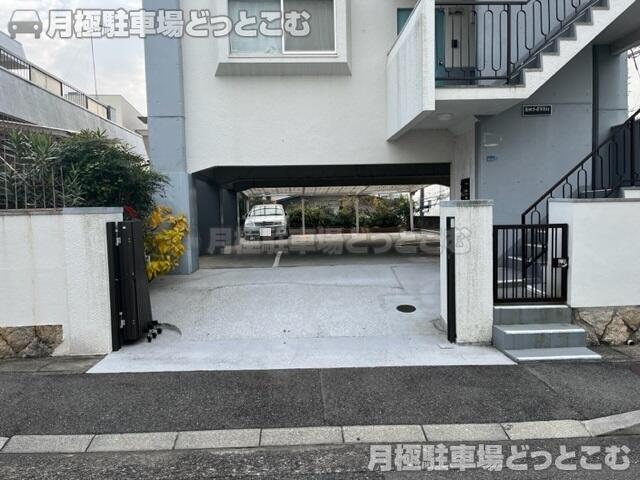 神戸市中央区熊内町6-5-9の月極駐車場3