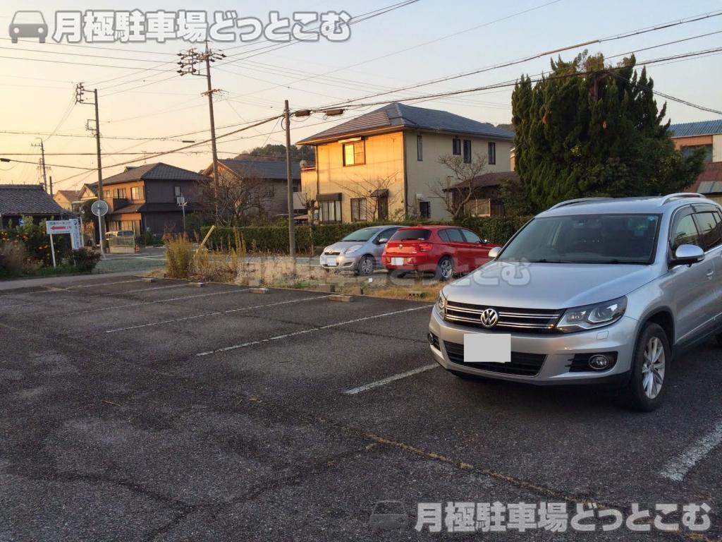 豊川市国府町西浦23の月極駐車場3