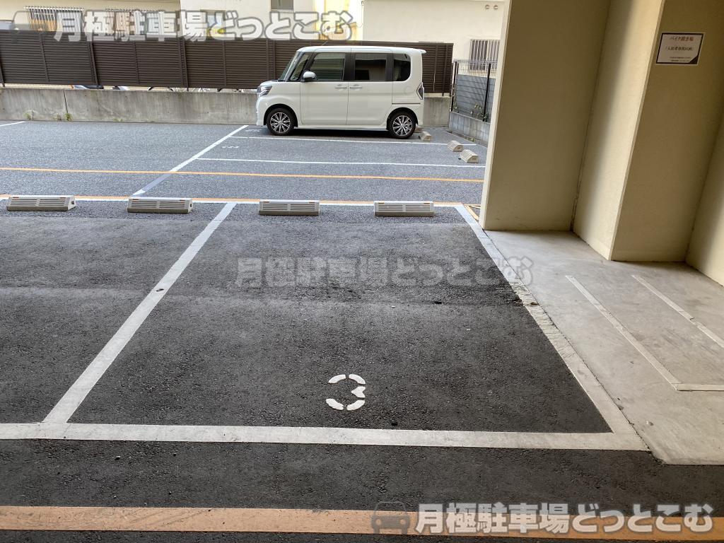 尼崎市御園3-12-15の月極駐車場1