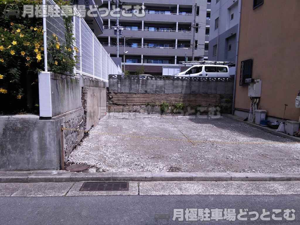 神戸市中央区旗塚通6丁目373の月極駐車場3