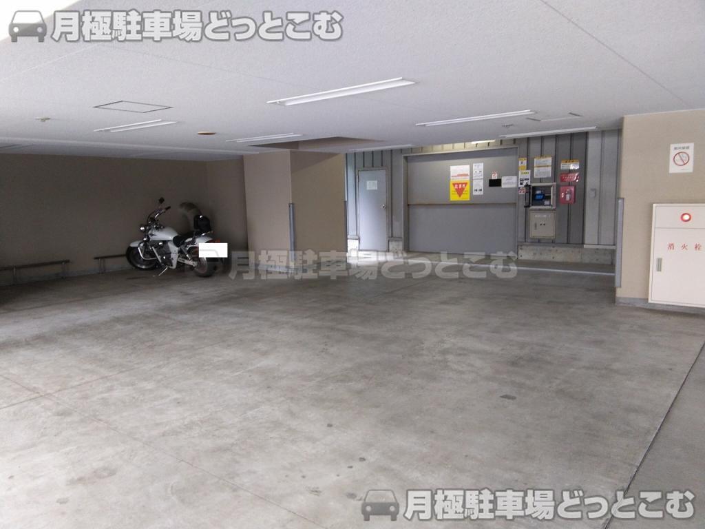 神戸市中央区磯上通3丁目1-20の月極駐車場2