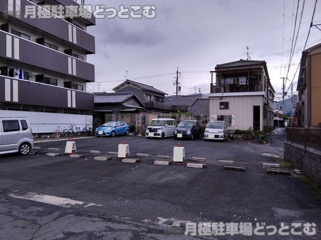 奈良市肘塚町1-2、1-3の月極駐車場2