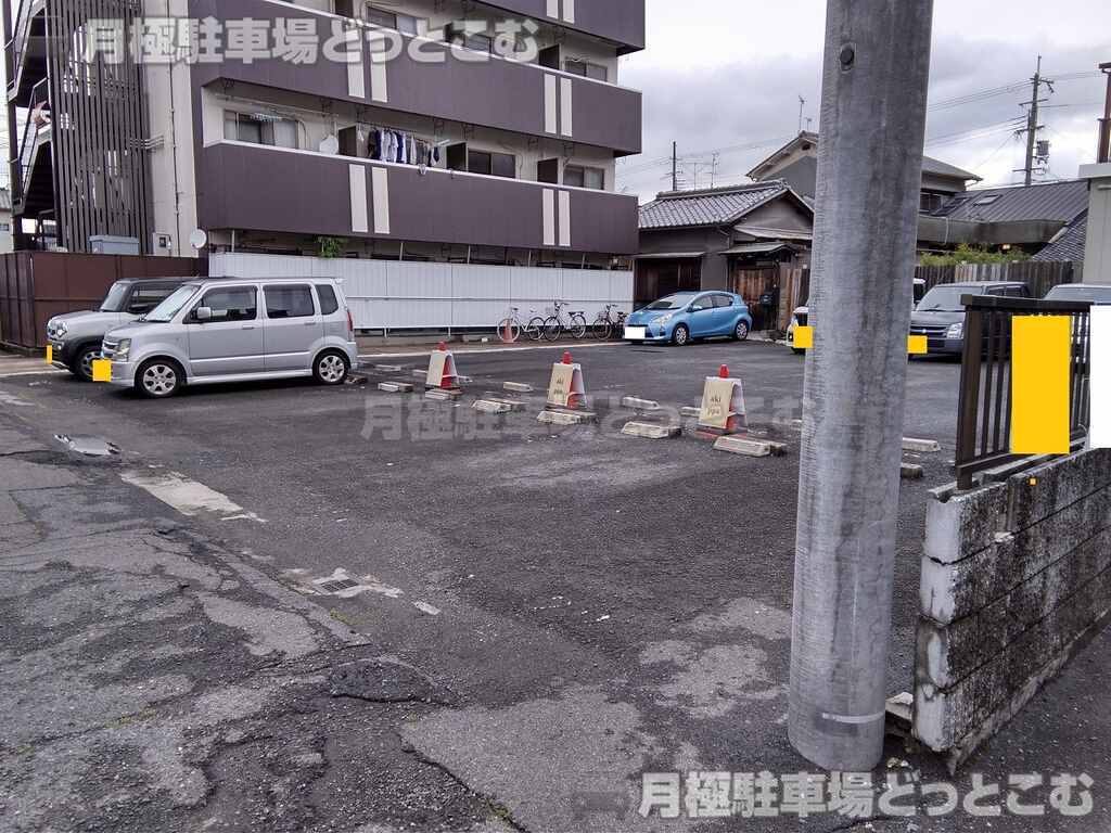 奈良市肘塚町1-2、1-3の月極駐車場3
