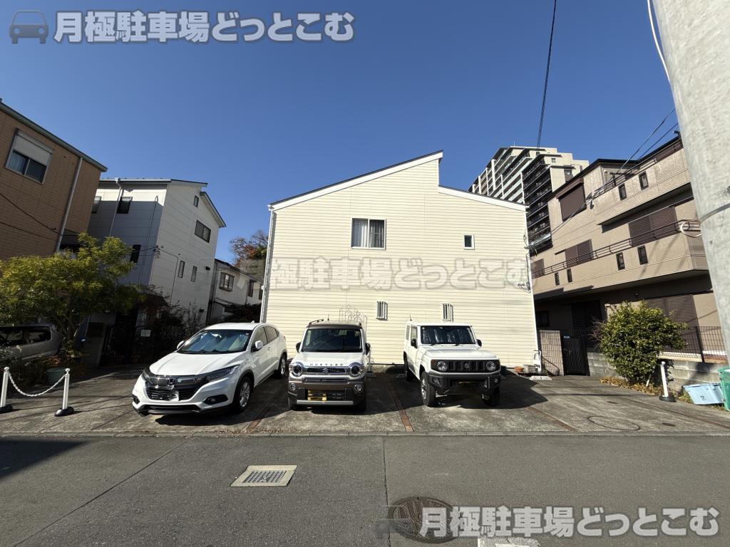 藤沢市大鋸1丁目4-4の月極駐車場1