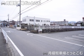 大和高田市東雲町2-13の月極駐車場2