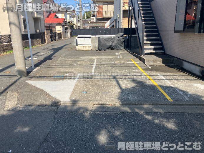 調布市富士見町3丁目5－13の月極駐車場1