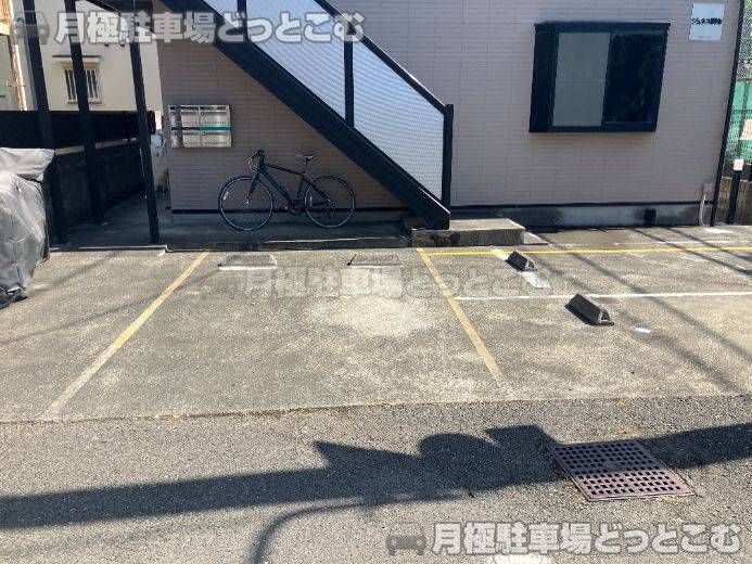 調布市富士見町3丁目5－13の月極駐車場1