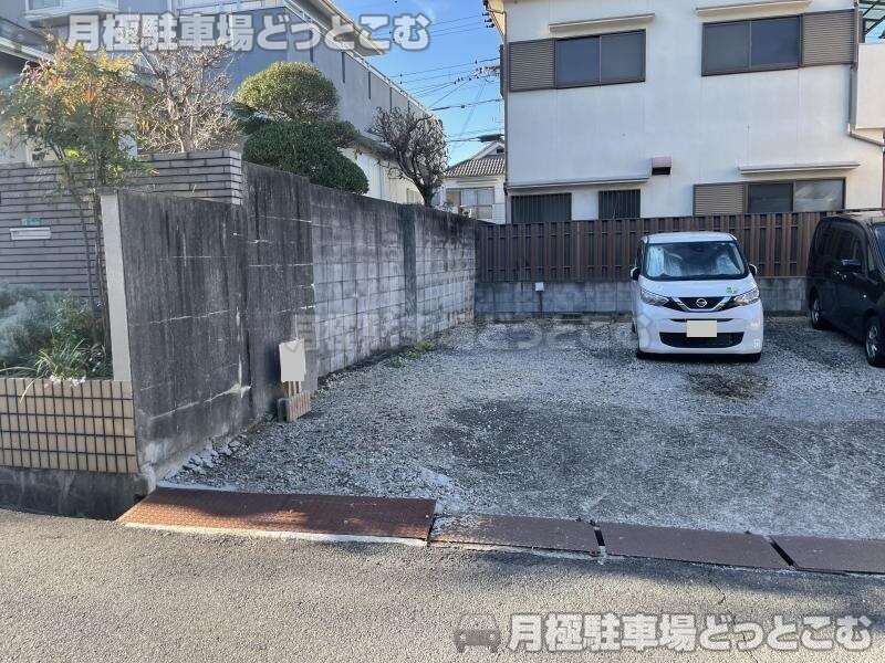 北葛城郡上牧町服部台3-4-6の月極駐車場2
