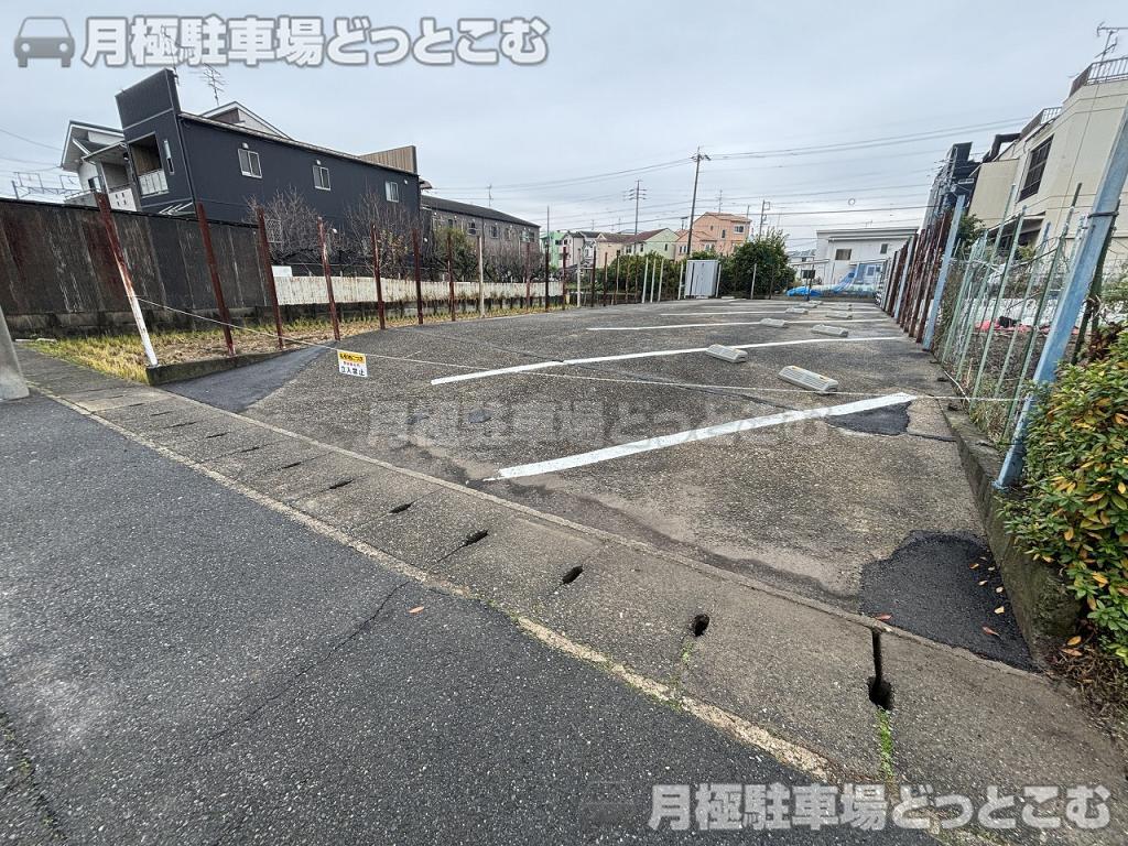 名古屋市中村区新富町5丁目1番32の月極駐車場8