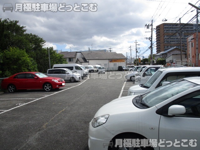 枚方市伊加賀西町987-1の月極駐車場2