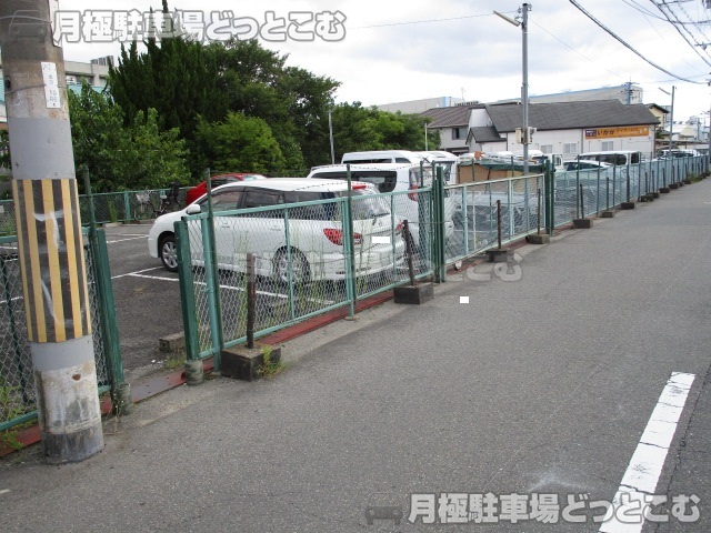 枚方市伊加賀西町987-1の月極駐車場3