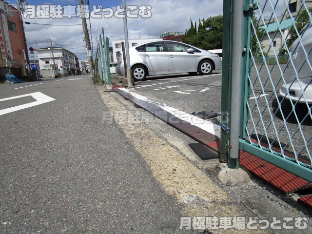枚方市伊加賀西町987-1の月極駐車場6