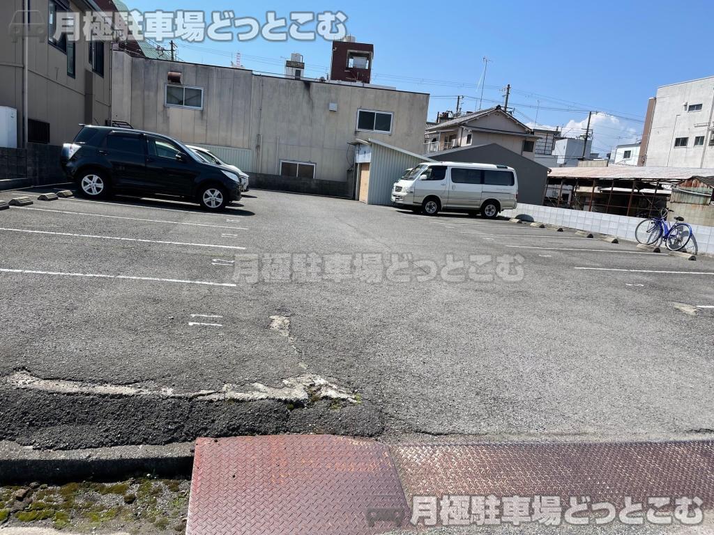 和歌山市新中通6丁目11-1の月極駐車場2