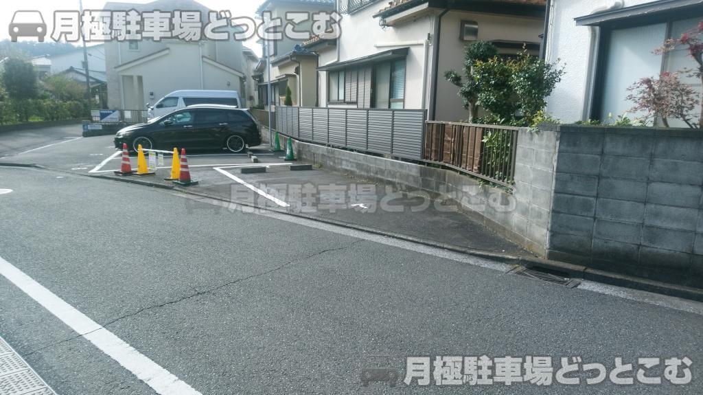 横浜市金沢区釜利谷東6丁目9番の月極駐車場1