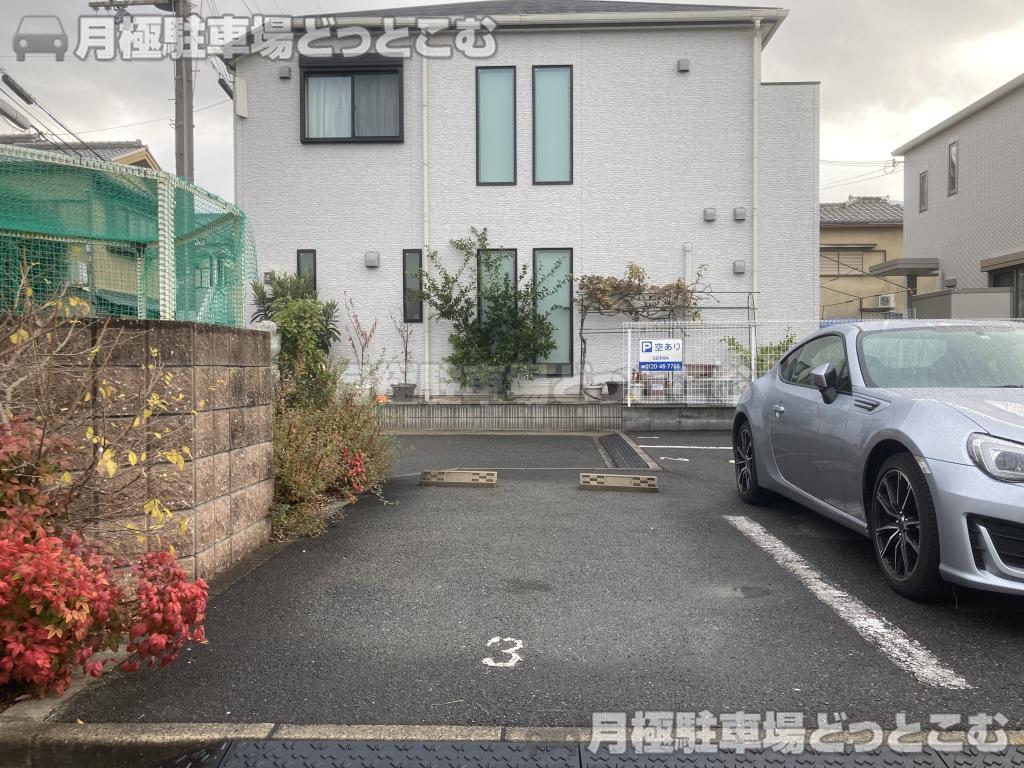 高槻市上本町4-15の月極駐車場2