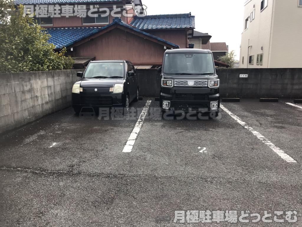 名古屋市千種区自由ケ丘1丁目69番2の月極駐車場2