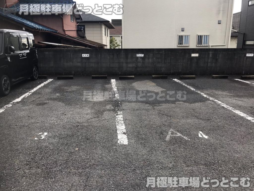 名古屋市千種区自由ケ丘1丁目69番2の月極駐車場3