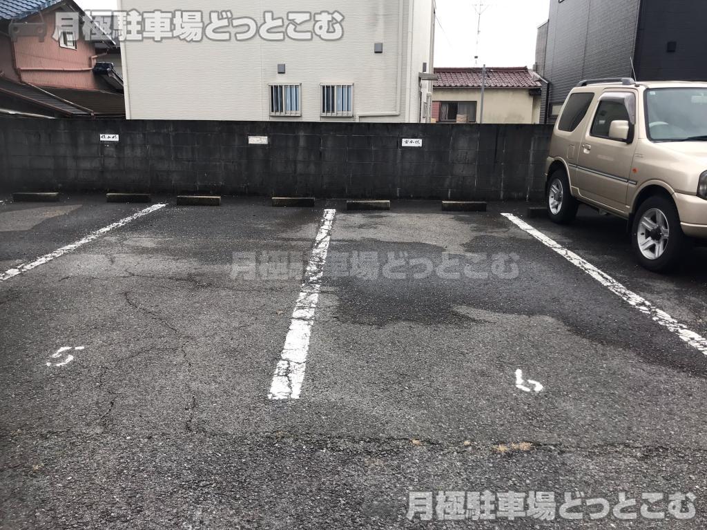 名古屋市千種区自由ケ丘1丁目69番2の月極駐車場4