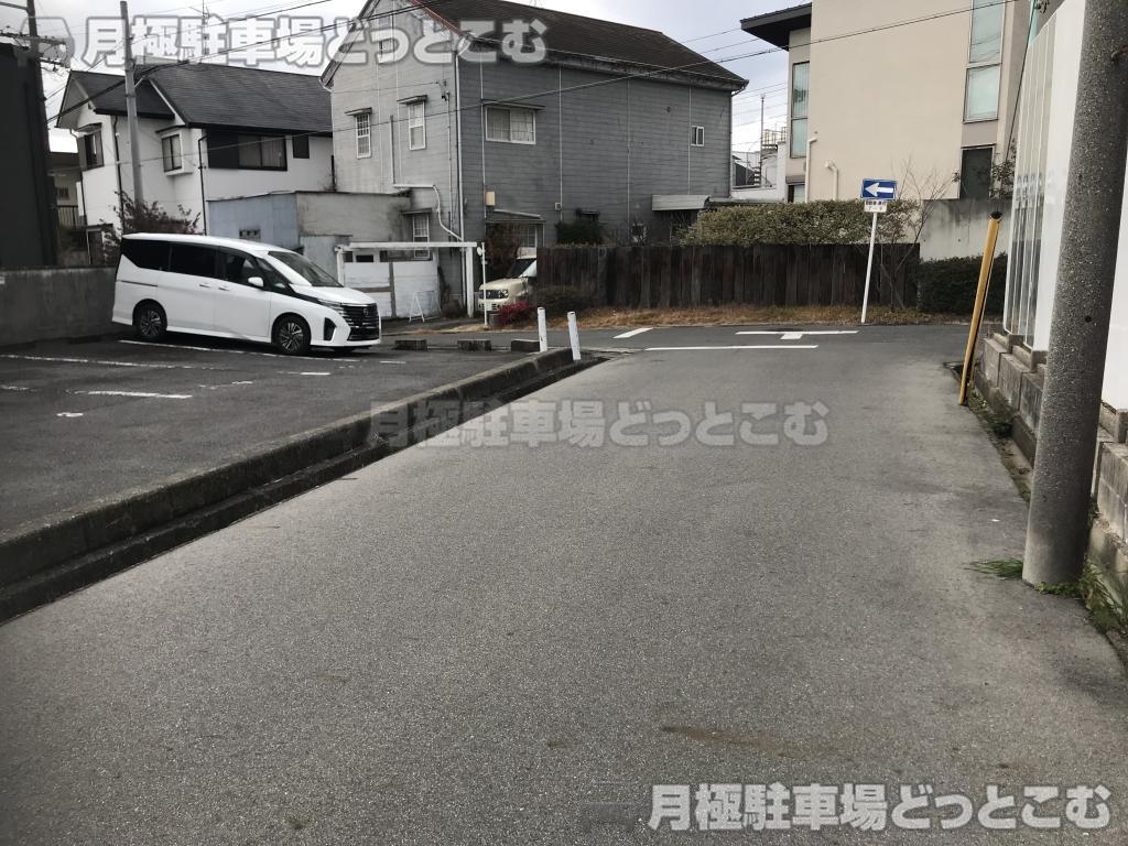 名古屋市千種区自由ケ丘1丁目69番2の月極駐車場8
