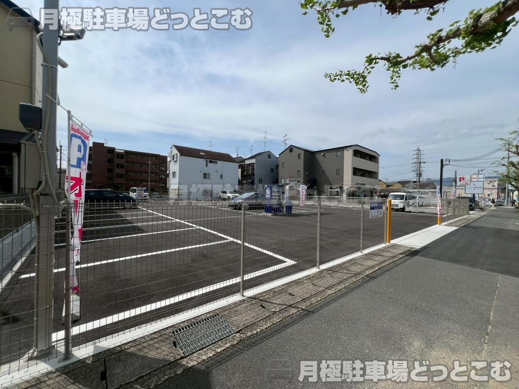 京都市西京区下津林東芝ノ宮町3番、4番の月極駐車場8