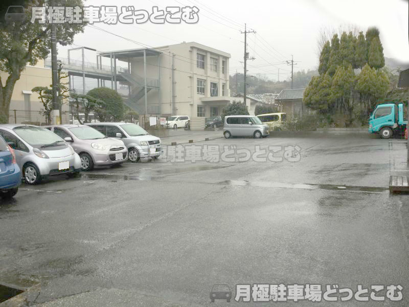 玉野市田井3-5-1の月極駐車場1