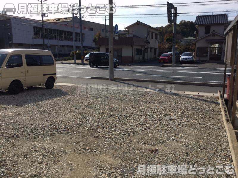 玉野市田井3-7-5の月極駐車場3