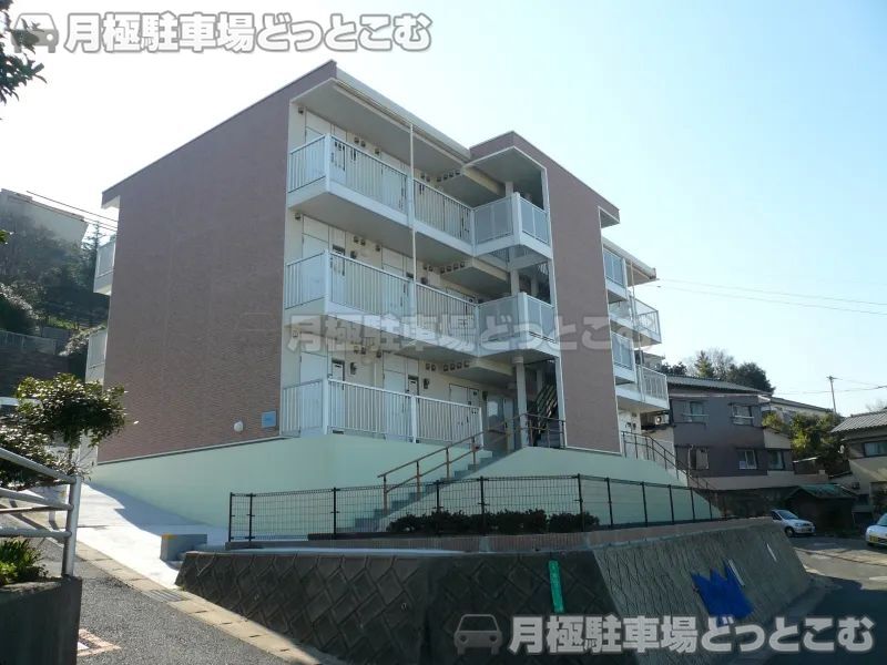 北九州市戸畑区牧山2－4－2の月極駐車場1