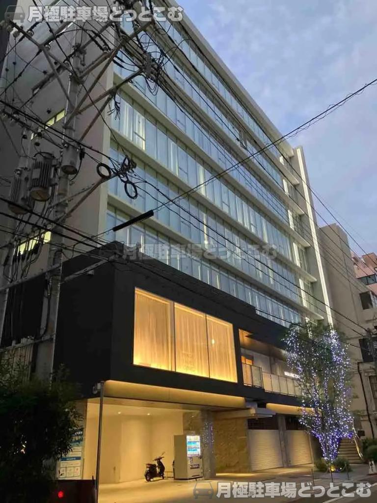 福岡市中央区大名2丁目2−7の月極駐車場1