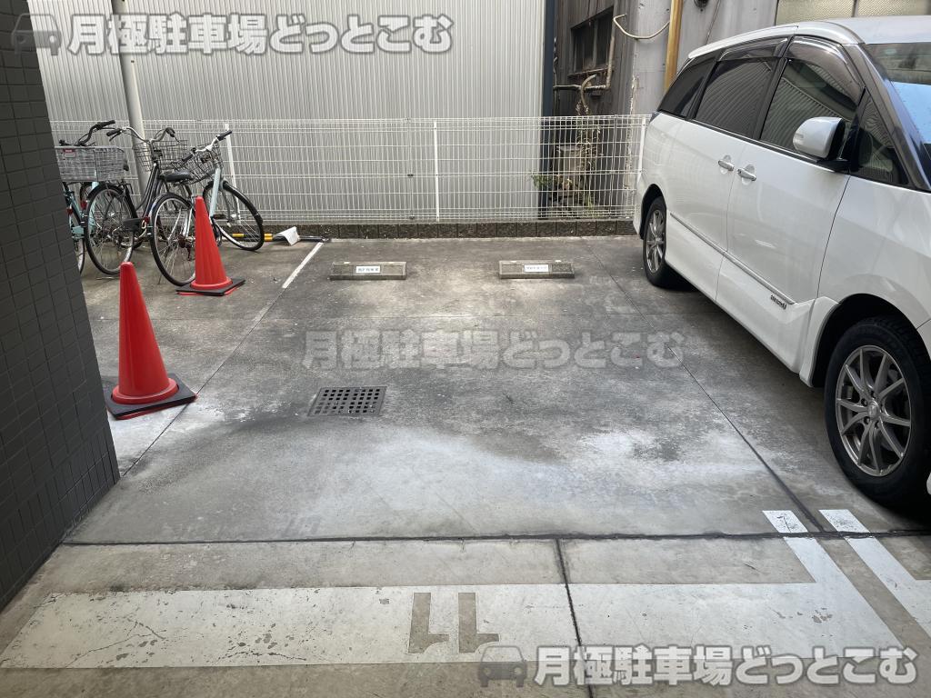 名古屋市中区栄1丁目15-5の月極駐車場4