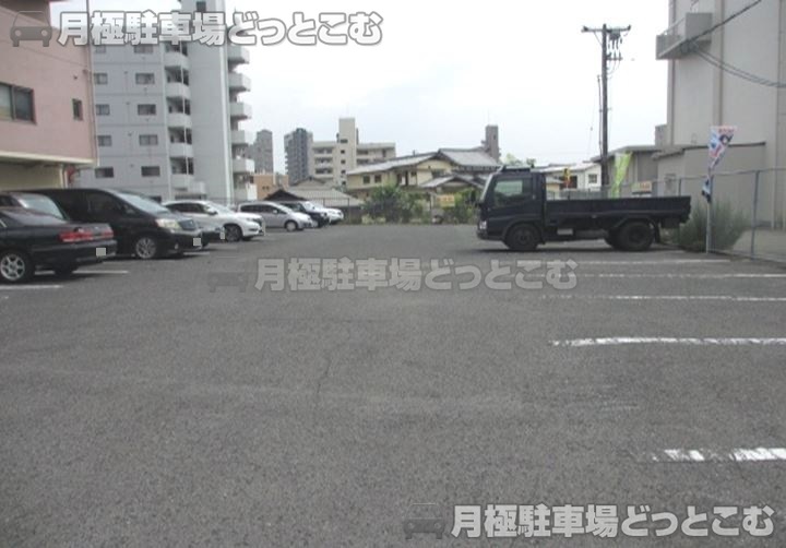 広島市安佐南区西原1-1-8の月極駐車場1