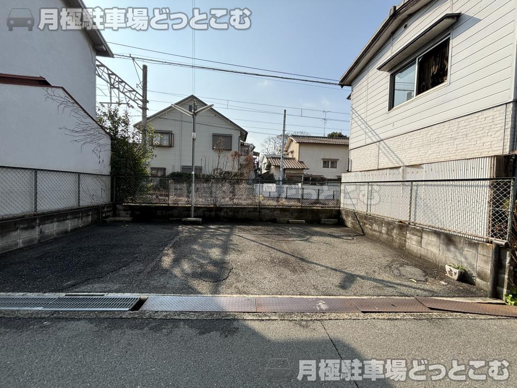 大阪市住吉区帝塚山西4丁目133番4の月極駐車場1