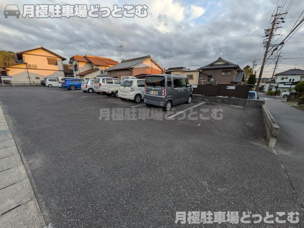 岡崎市丸山町上ノ野71-1の月極駐車場3