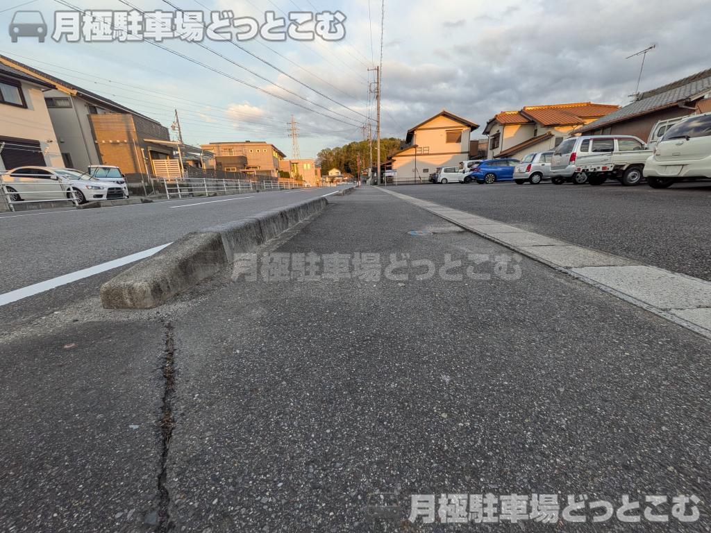 岡崎市丸山町上ノ野71-1の月極駐車場4