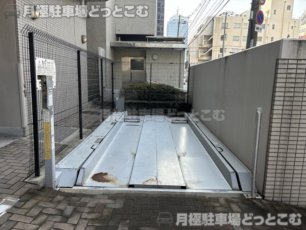 堺市堺区北花田口町2丁目3番10号の月極駐車場1