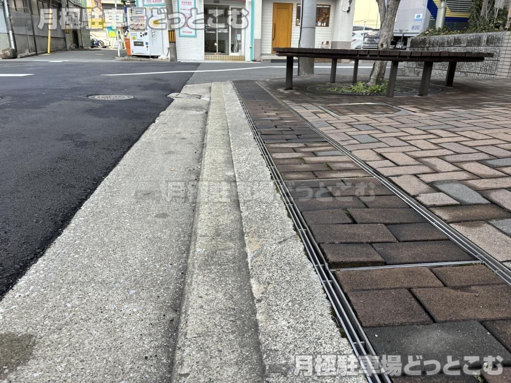 堺市堺区北花田口町2丁目3番10号の月極駐車場6