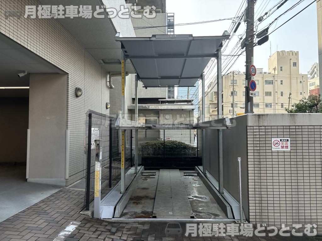堺市堺区北花田口町2丁目3番10号の月極駐車場8
