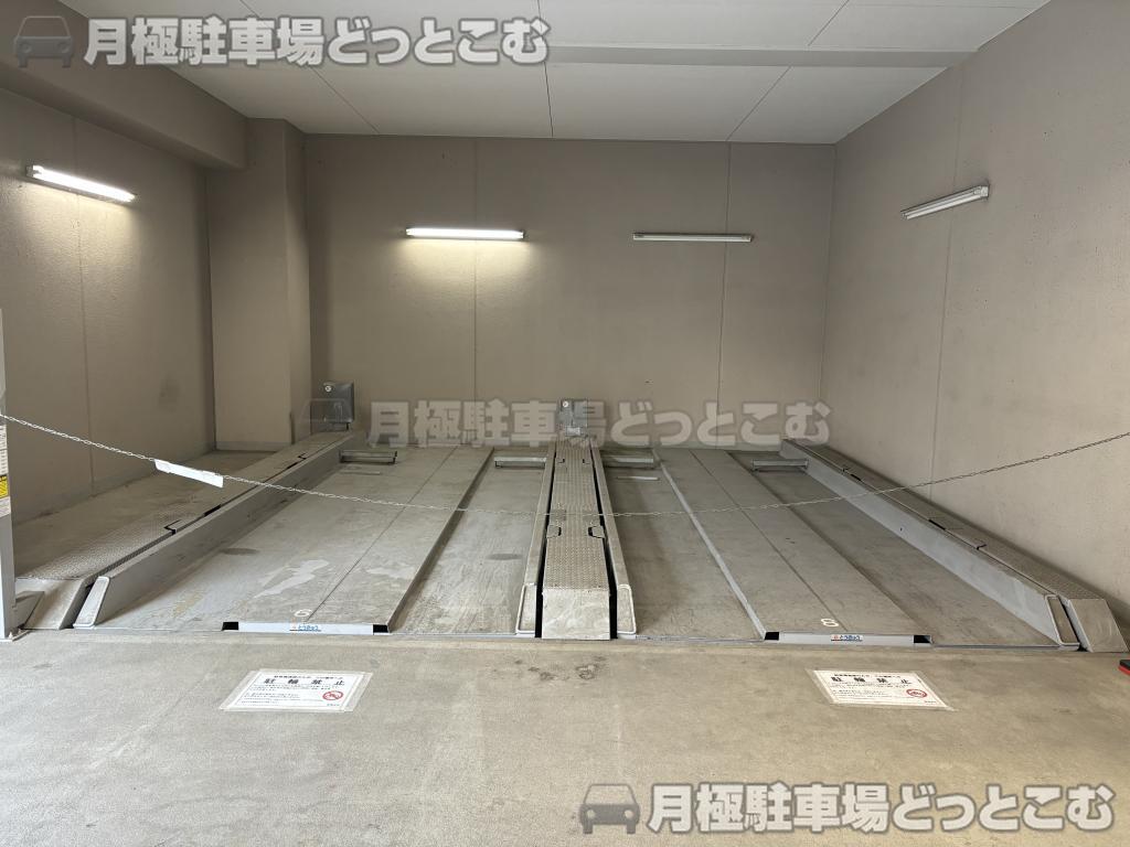 堺市堺区北花田口町2丁目3番10号の月極駐車場1