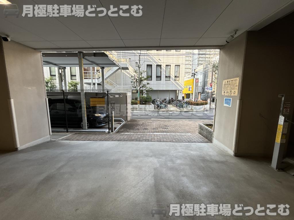 堺市堺区北花田口町2丁目3番10号の月極駐車場8